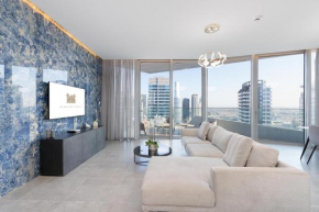 Chic Waterfront Escape with Stunning Views in Stella Maris, Dubai Marina